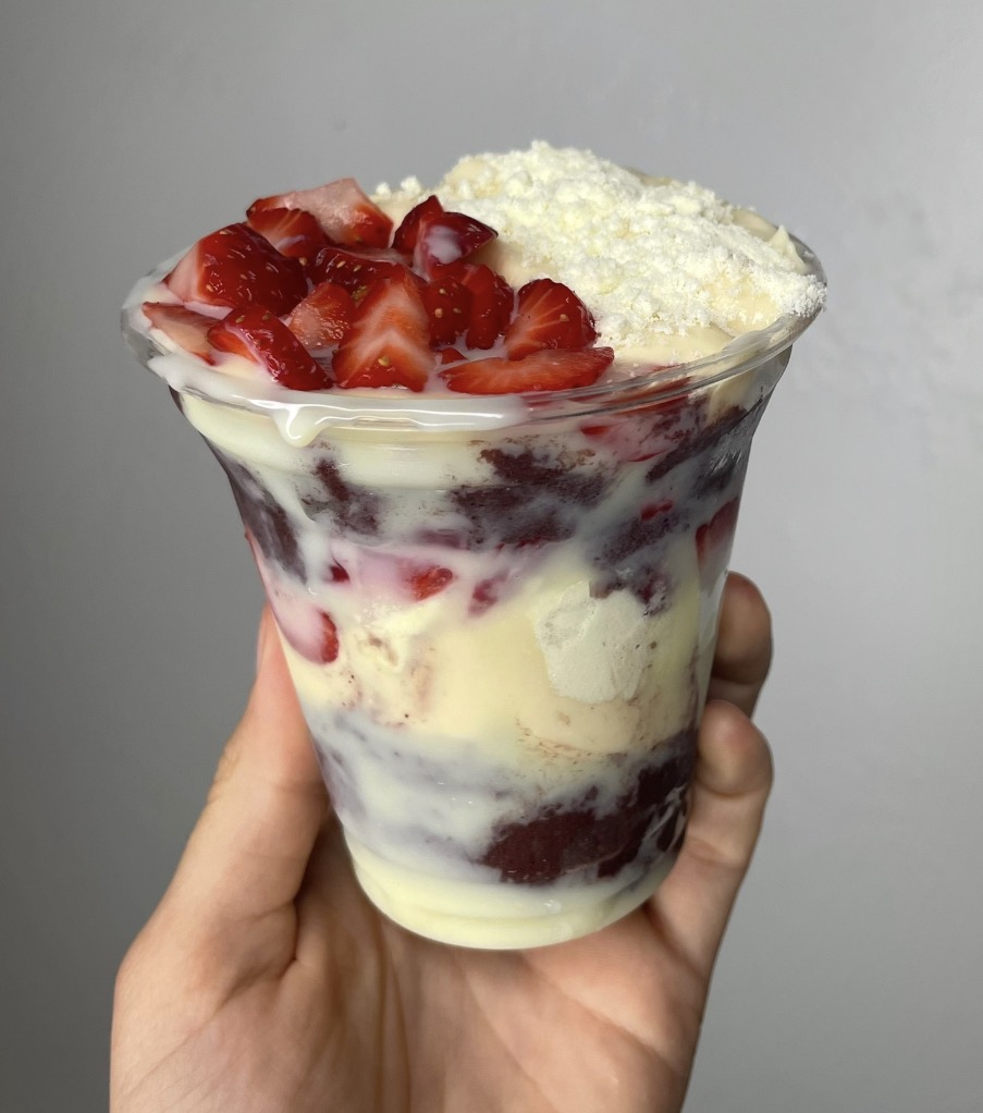 Açaí Tentação com morango, creme e leite ninho